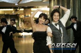 คิมบอม (Kim Bum) และฮวางจองอึม (Hwang Jung Eum) ถ่ายโฆษณาให้กับร้านอาหาร D’Maris