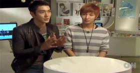 การสัมภาษณ์ของลีทึก (Lee Teuk) และชอยซีวอน (Choi Si Won) กับทาง CNN