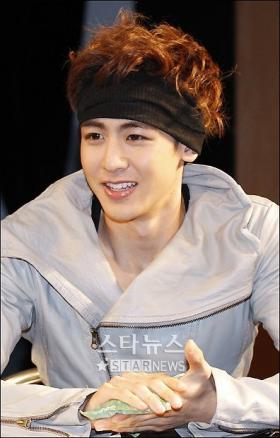 ภาพวัยเด็กของนิชคุณ (Nichkhun) กับพี่น้อง!