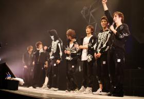 วง ZE:A ฉลองครบรอบ 300 วัน!