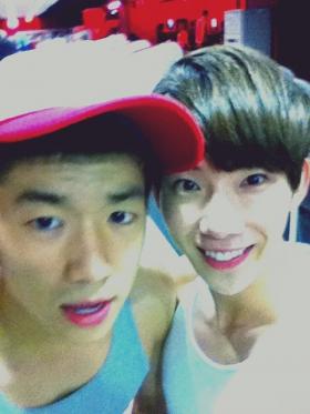 โจควอน (Jo Kwon) ชวนอูยอง (Woo Young) ไปเที่ยวสิงคโปร์?