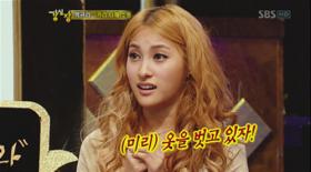 เมื่อวง Kara ต้องเปลี่ยนเครื่องแต่งกายในรถ?