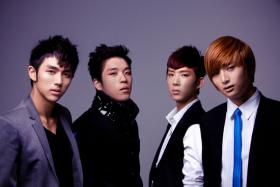 วง 2AM ไปเป็นแขกรับเชิญในรายการวิทยุ Music Square 