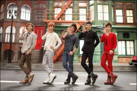 วง SHINee แสดงเพลง Hello ในแบบคลาสสิค?