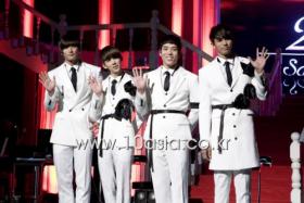 อัลบั้มเต็มของวง 2AM ชุด Saint O’Clock นั้นได้อันดับ 1 ที่ชาร์ตของไต้หวัน