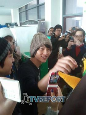 ซงจุงกิ (Song Joong Ki) ชักชวนให้ไปช่วยกันโหวดให้เลือกตั้งนักศึกษา