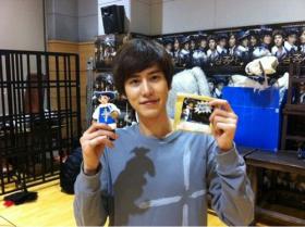 คยูฮยอน (Kyu Hyun) อวดของขวัญที่ได้จากแฟนๆ?