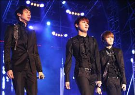 JYJ ไม่สามารถไปแสดงที่งาน Blue Dragon Film Awards ได้?