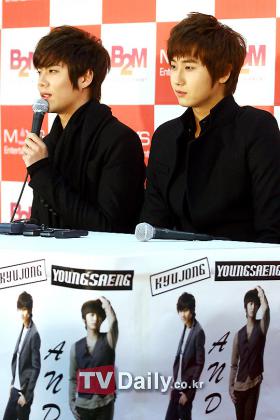 โฮยองแซง (Heo Young Saeng) และคิมคยูจง (Kim Kyu Jong) จัดงานแถลงข่าวก่อนที่จะเริ่มงานแฟนมีทติ้ง!!
