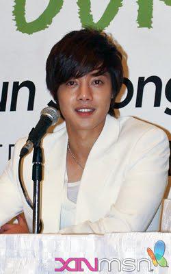 คิมฮยอนจุง (Kim Hyun Joong) อยู่ในโลกที่เป็นของเขา?