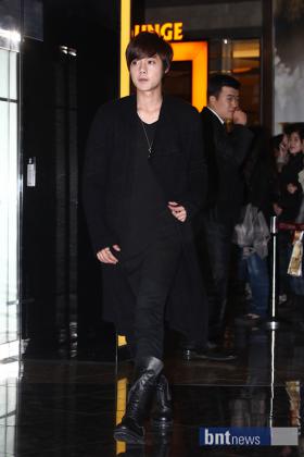 คิมฮยอนจุง (Kim Hyun Joong) เปิดร้านขายไก่ Jaksal Chicken อีกครั้ง!