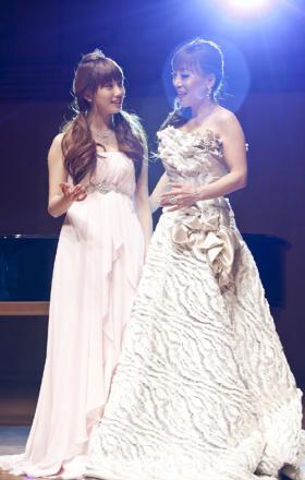 Suzy ร้องเพลงคู่กับนักร้องซูมิโจ (Sumi Jo) สำหรับละครเรื่อง Dream High