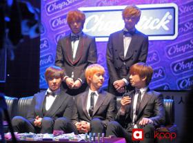สมาชิกวง MBLAQ คนไหนที่จูบกับยางจิวอน (Yang Ji Won) ในงานโฆษณา Chap Stick!