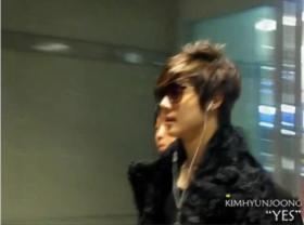 ภาพและวีดีโอของคิมฮยอนจุง (Kim Hyun Joong) เดินทางกลับถึงประเทศเกาหลีเพิ่มเติม!