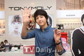 ซงจุงกิ (Song Joong Ki) ไปแจกลายเซ็นให้กับแฟนๆ สิงคโปร์