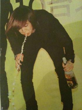 ลีฮงกิ (Lee Hong Ki) ฉลองความสำเร็จ!