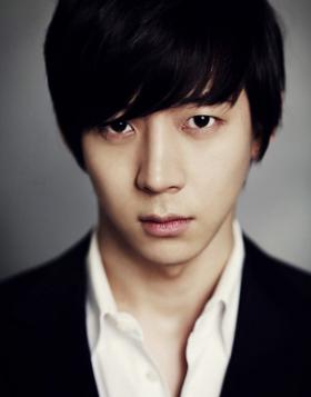 น้องชายของยูชอน (Yoochun) เปิดตัวในฐานะนักแสดงชาย!