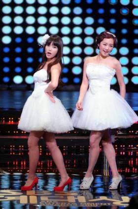 IU และ Nicole ลืมเนื้อเพลงบนเวที?