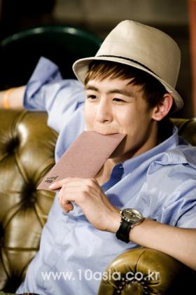 นิชคุณ (Nichkhun) ไปชมคอนเสิร์ตของวง SHINee!!