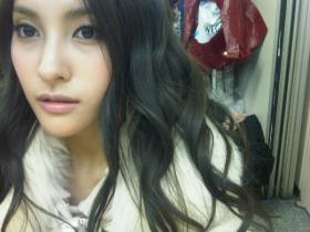 กยูริ (Gyuri) เปลี่ยนสีผมไปเป็นสีดำธรรมชาติของเธอ