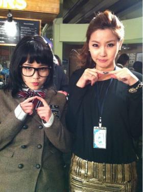 ลียูนมิ (Lee Yoon Mi) ถ่ายภาพกับ IU! 