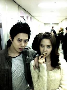 ภาพฮีชอล (Hee Chul) และยูนอา (YoonA) ในคอนเซ็ปท์นักเลง?