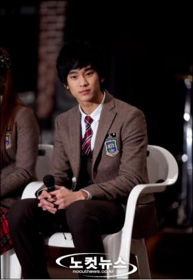 คิมซูฮยอน (Kim Soo Hyun) เปิดเผยถึงผู้หญิงในอุดมคติจากเพื่อนนักแสดง?