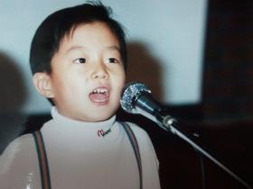 พี่สาวของยูนดูจุน (Yoon Doo Joon) เผยภาพวัยเด็กของเขา?