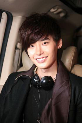 ลีจงซอค (Lee Jong Suk) สอบเข้ามหาวิทยาลัย Konkuk ได้!