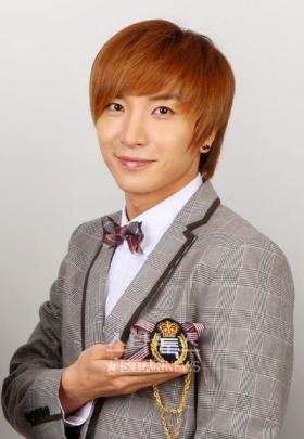 ลีทึก (Lee Teuk) ไปตรวจเช็คร่างกายอีกครั้ง!