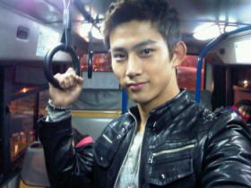 แทคยอน (Taecyeon) ถ่ายทำละครเรื่อง Dream High ในช่วงวันหยุด!