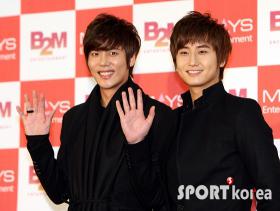 คิมคยูจง (Kim Kyu Jong) และโฮยองแซง (Heo Young Saeng) เดินทางไปประเทศฟิลิปปินส์