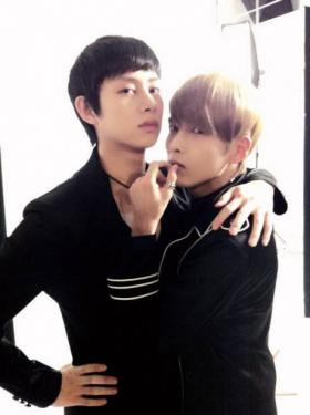 ฮีชอล (Hee Chul) โพสท์ภาพเขากับเรียววุค (Ryeo Wook)