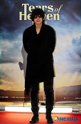 คิมฮยอนจุง (Kim Hyun Joong) ไปให้กำลังใจจุนซู (Junsu)