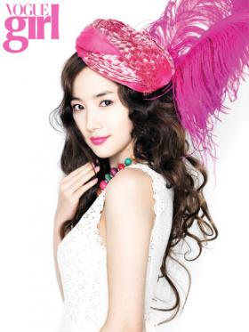 ศิลปินมากมายร่วมแคมเปญการกุศลกับนิตยสาร Vogue Girl