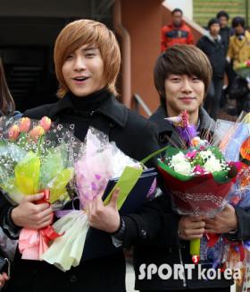 สมาชิกวง F.T. Island เรียนจบการศึกษา!