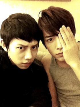 คิมฮีชอล (Kim Hee Chul) ทวีทภาพที่ถ่ายกับสมาชิกคนอื่นๆ ที่ประเทศญี่ปุ่น