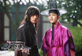 ความสัมพันธ์ระหว่างซงจุงกิ (Song Joong Ki) และยูอาอิน (Yoo Ah In) แปลกๆ ไป?