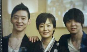 ปาร์คยูฮวาน (Park Yoo Hwan) เปิดเผยภาพครอบครัว!