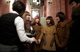 วง miss A ไปเยี่ยม Suzy ที่กองถ่ายละครเรื่อง Dream High!