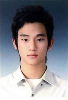 ภาพจากบัตรประจำตัวนักเรียนคิมซูฮยอน (Kim Soo Hyun)