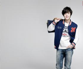 ภาพคิมฮยอนจุง (Kim Hyun Joong) สำหรับ Hang Ten เพิ่ม!