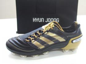 รองเท้าบอลของคิมฮยอนจุง (Kim Hyun Joong)?