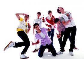 วง 2PM เป็นพรีเซ็นเตอร์ให้กับบริษัท Coca Cola อีกปี!