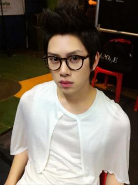 ฮีชอล (Hee Chul) ขอร้องให้แฟนๆ เลิกโยนของขวัญ?