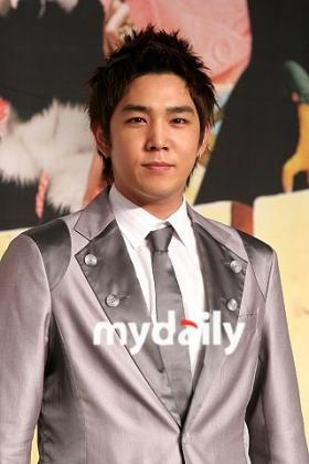 คังอิน (Kangin) ได้ช่วงเวลาหยุดพักผ่อนจากการประจำการ!