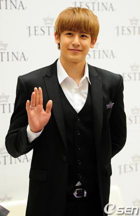 นิชคุณ (Nichkhun) ร่วมงานแจกลายเซ็นต์ในเทศกาลวันไวทเดย์!