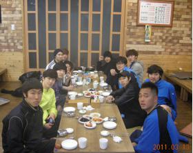 ภาพเพื่อนๆ ในทีมฟุตบอลของคิมฮยอนจุง (Kim Hyun Joong)!
