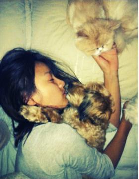 ลีฮโยริ (Lee Hyori) ถ่ายภาพกับสุนัขที่เก็บมาเลี้ยง?