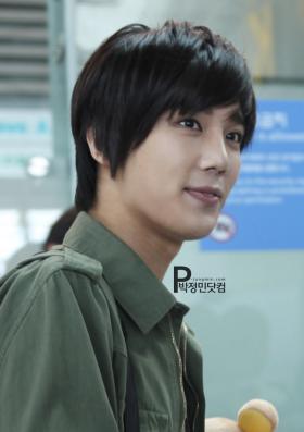 ภาพปาร์คจองมิน (Park Jung Min) ออกเดินทางไปสิงคโปร์!